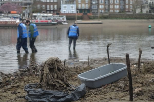Get to Grips with the Thames Foreshore's Wet Wipe Mountain 