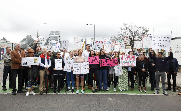 Protestors on Wandsworth Bridge Road call for Clean Air Neighbourhood scheme to be suspended