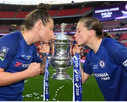 Chelsea Ladies with FA Cup