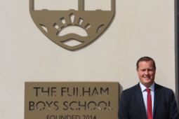 Fulham Headmaster Explains Reasons for Smartphone Ban