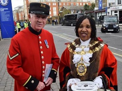 Mercy Umeh, Hammersmith and Fulham Mayor with a Chelsea pensioner
