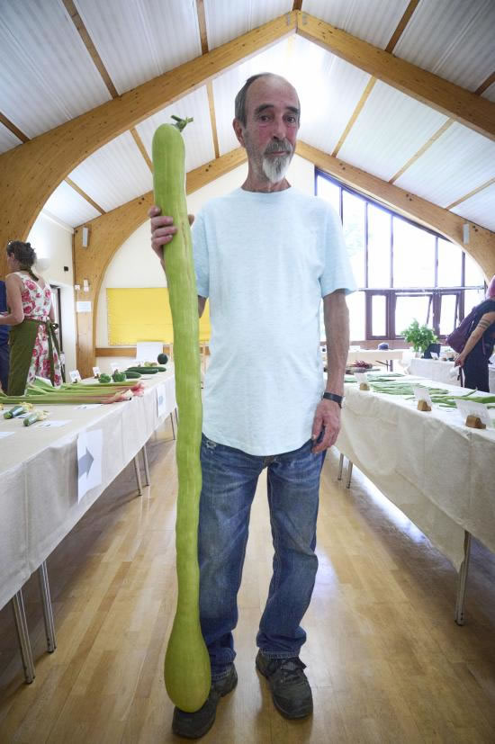 Pedro Garcia is only slightly taller than his jaw-dropping Trombetta squash