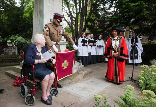 The stone was unveiled by his granddaughter Dilys Fisher, Lance Sergeant Johnson Beharry VC and H&F Mayor Cllr Mercy Umeh