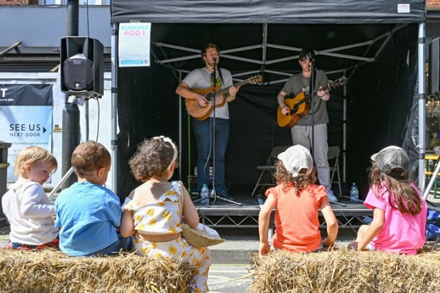 Children enjoying live must at the Wandsworth Bridge Road Fayre
