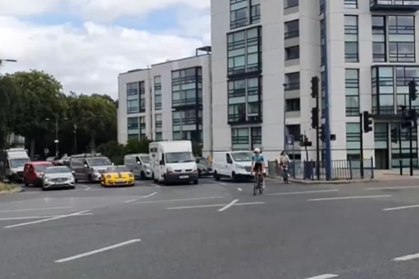 Inexperienced cyclists are reluctant to stay on the road to cross the roundabout 